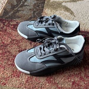 De Florance (DF) Cloudea Gray and Black Sneakers